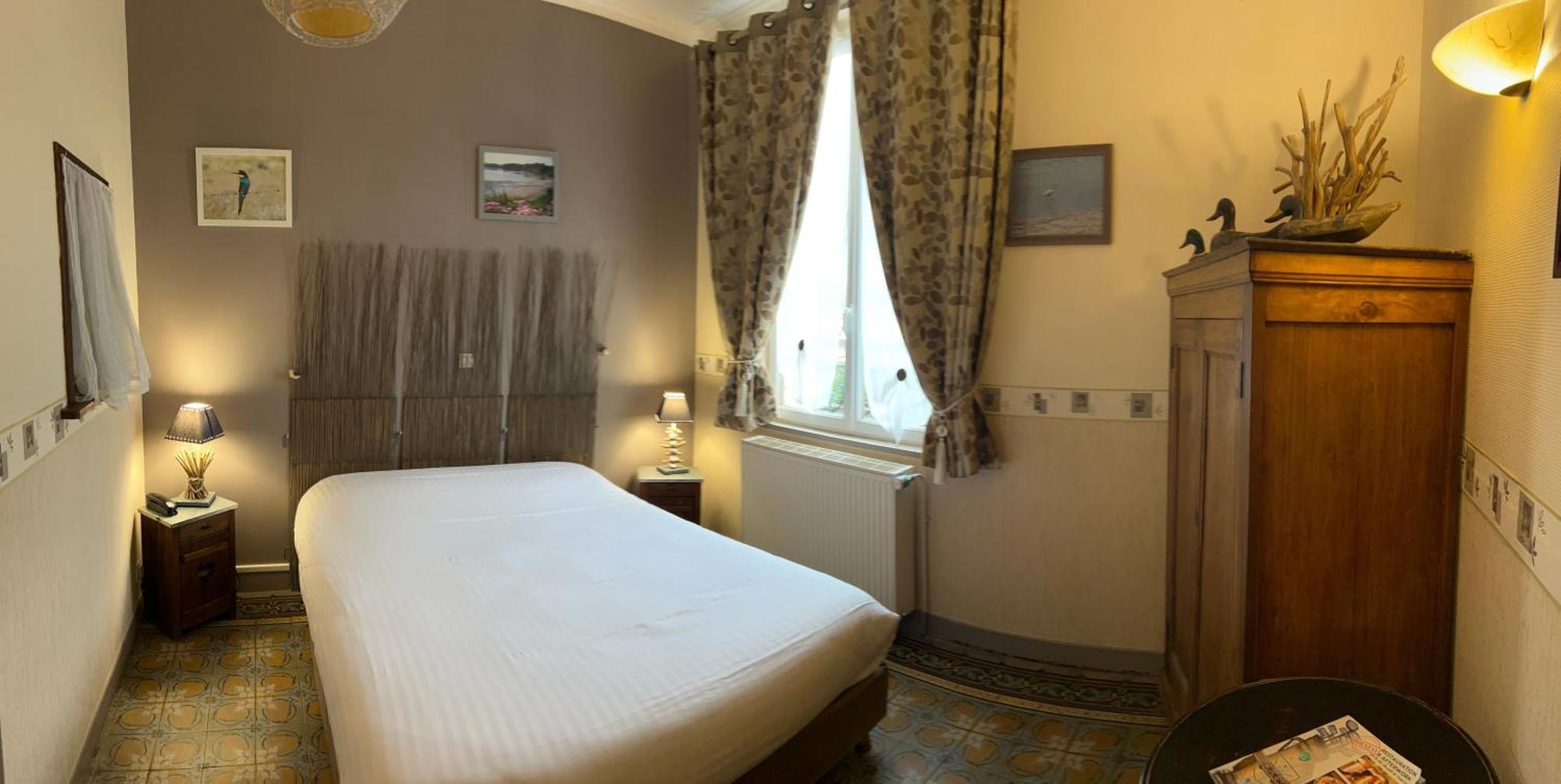 Hotel De La Loire Saint-Satur Exterior photo